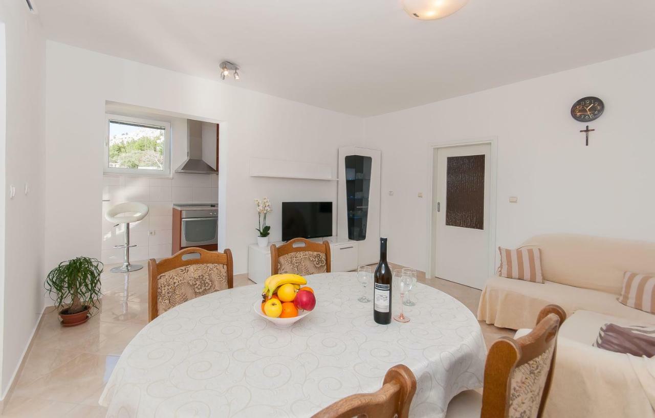 Apartment Ines โอมิช ภายนอก รูปภาพ