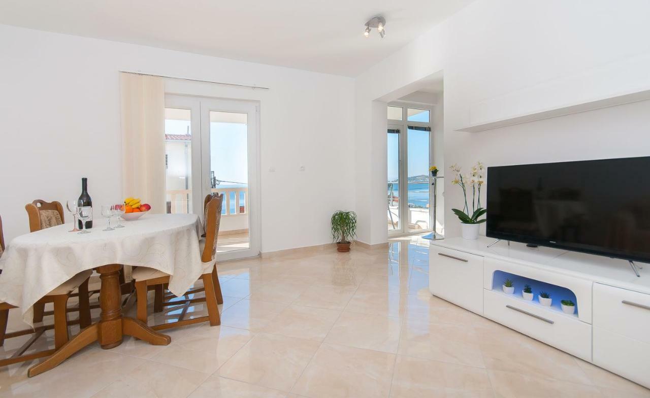 Apartment Ines โอมิช ภายนอก รูปภาพ